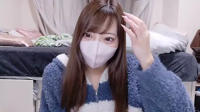 Snapshot of _chanMOMO_ chatting on March 12, 2:56 pm chanMOMO online show from March 12, 2:56 pm