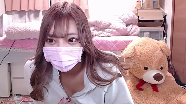 Snapshot of _chanMOMO_ chatting on December 18, 10:51 am chanMOMO online show from December 18, 10:51 am