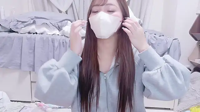 Snapshot of _chanMOMO_ chatting on October 10, 1:23 pm chanMOMO online show from October 10, 1:23 pm