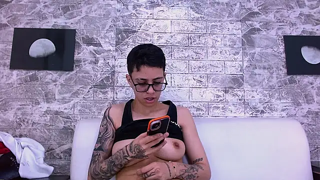 Cutie Shy  online show from December 4, 6:18 pm