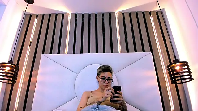 Cutie Shy  online show from January 12, 7:31 pm