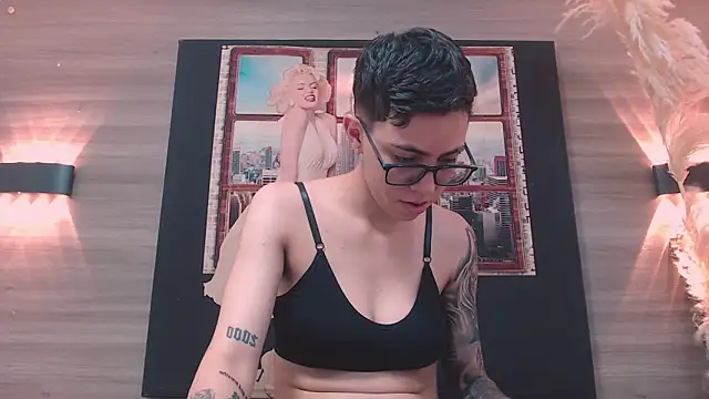 Cutie Shy  online show from December 16, 6:45 pm