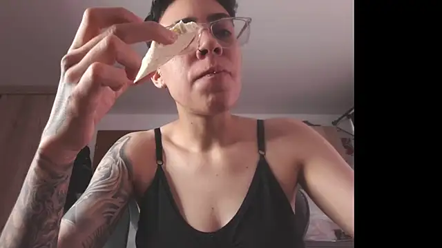 Cutie Shy  online show from March 27, 2:51 pm