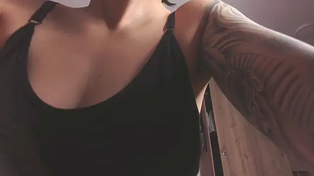 Cutie Shy  online show from May 26, 1:09 pm