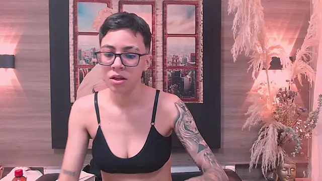 Cutie Shy  online show from December 19, 1:57 pm