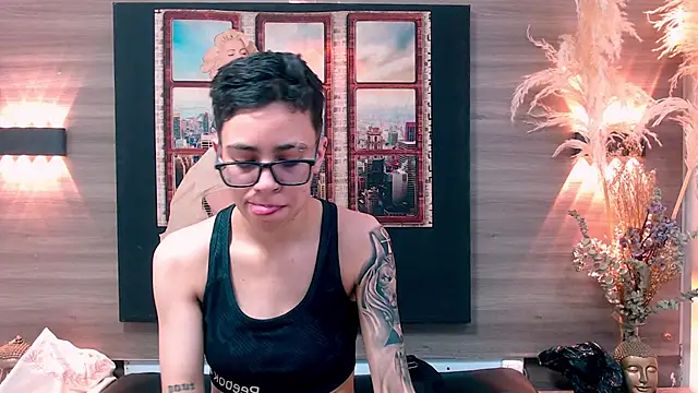 Cutie Shy  online show from December 1, 5:36 pm