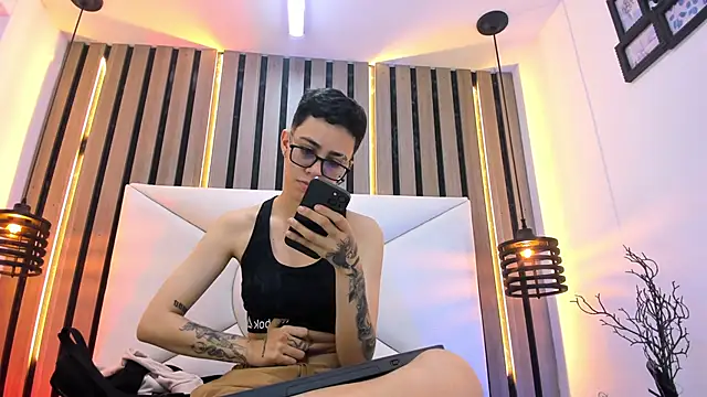 Cutie Shy  online show from November 3, 5:49 pm