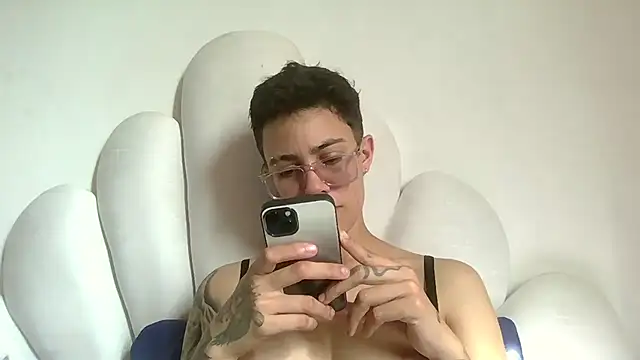 Snapshot of Cutie_Shy_ chatting on July 6, 1:29 pm Cutie Shy online show from July 6, 1:29 pm