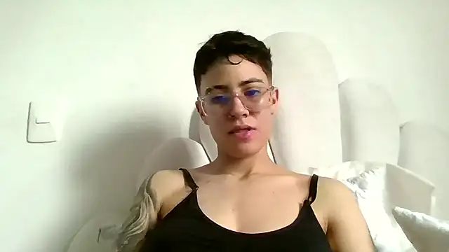 Snapshot of Cutie_Shy_ chatting on July 9, 1:32 pm Cutie Shy online show from July 9, 1:32 pm