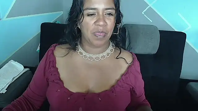 saggil23 online show from October 27, 5:25 pm