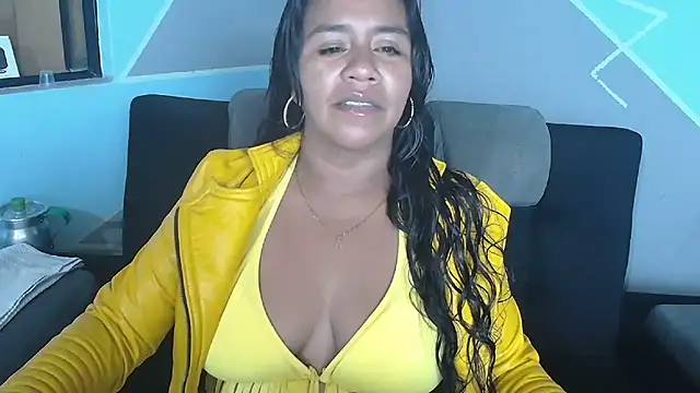 Snapshot of saggil23 chatting on May 26, 4:10 am saggil23 online show from May 26, 4:10 am