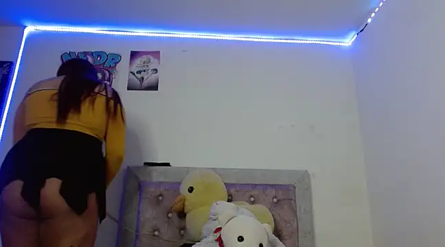 Snapshot of kim_hot69_ chatting on March 21, 7:02 pm kim hot69 online show from March 21, 7:02 pm