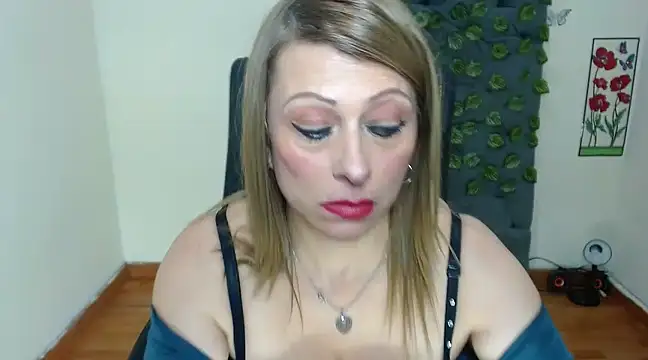 Snapshot of Salome_Milf202 chatting on March 18, 6:39 am Salome Milf202 online show from March 18, 6:39 am