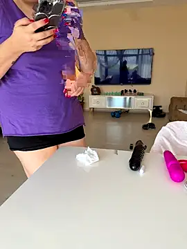 Snapshot of Soinanai chatting on November 13, 9:13 am Soinanai online show from November 13, 9:13 am