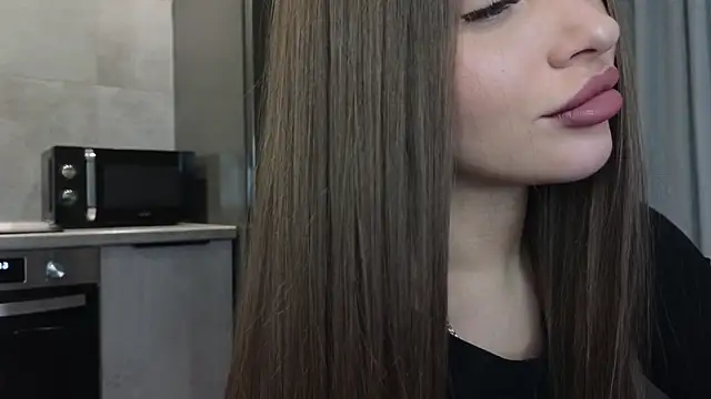 Snapshot of Cinderella____ chatting on December 19, 7:18 pm Cinderella online show from December 19, 7:18 pm