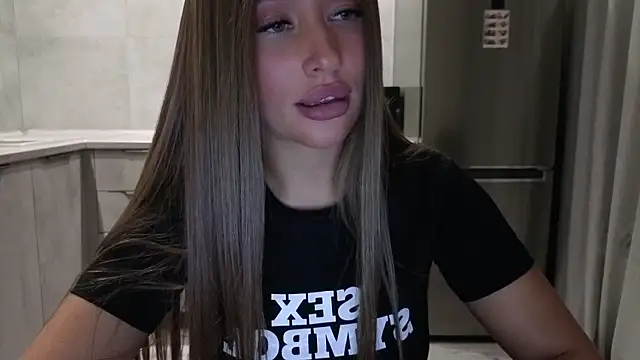 Snapshot of Cinderella____ chatting on November 20, 6:41 pm Cinderella online show from November 20, 6:41 pm