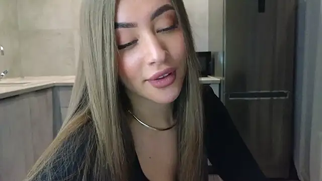 Snapshot of Cinderella____ chatting on March 15, 8:54 pm Cinderella online show from March 15, 8:54 pm