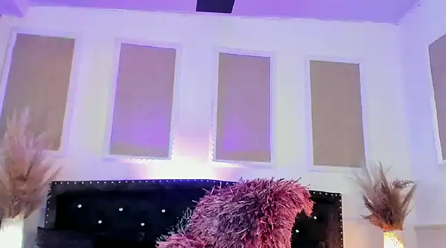 Snapshot of queen_satin chatting on February 20, 2:35 pm queen satin online show from February 20, 2:35 pm