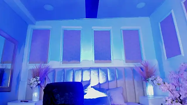 Snapshot of queen_satin chatting on December 16, 8:29 am queen satin online show from December 16, 8:29 am