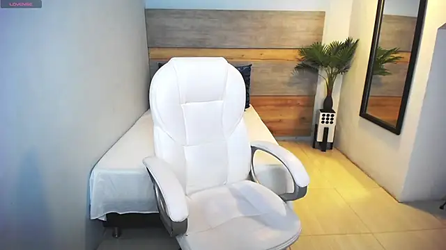 liseth fox online show from March 1, 6:00 pm