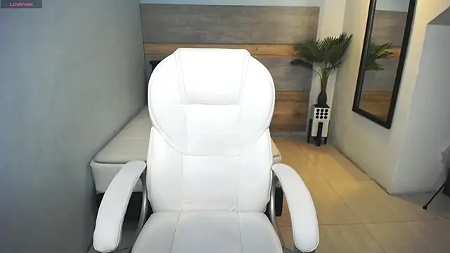 liseth fox online show from March 8, 5:22 pm