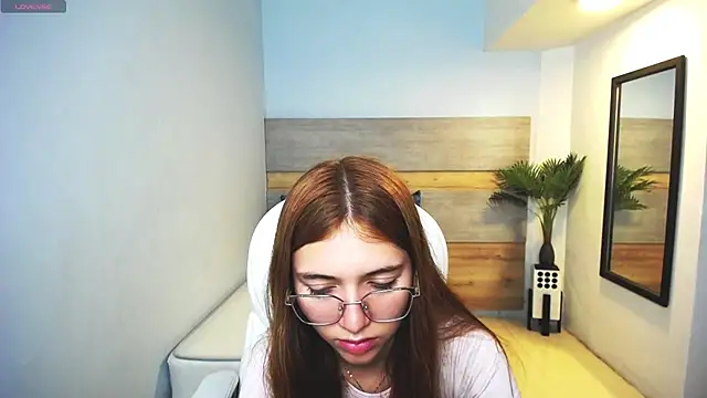 liseth fox online show from March 14, 7:55 pm