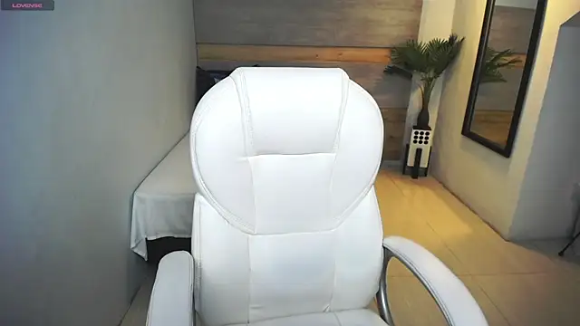 liseth fox online show from February 25, 8:11 pm