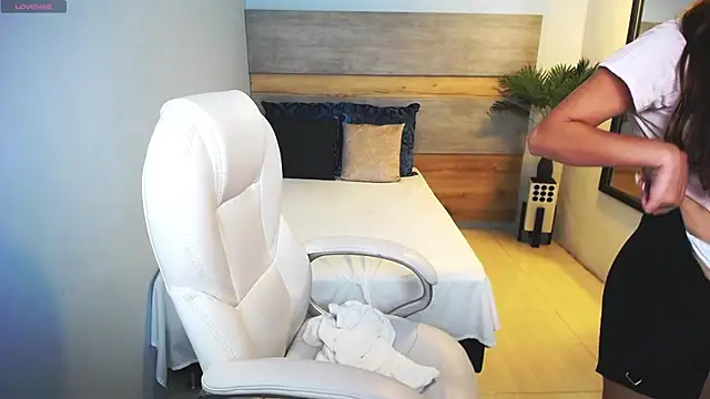 liseth fox online show from February 27, 2:35 am