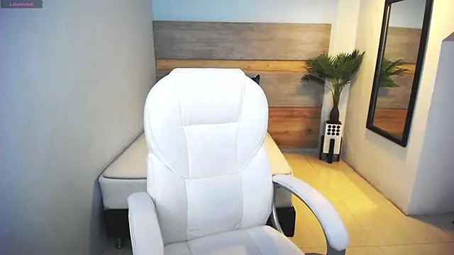 liseth fox online show from March 11, 8:31 pm