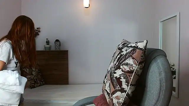 liseth fox online show from February 1, 12:15 pm