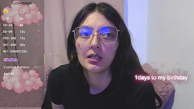 Snapshot of lessliee22_ chatting on May 12, 7:05 am lessliee22 online show from May 12, 7:05 am