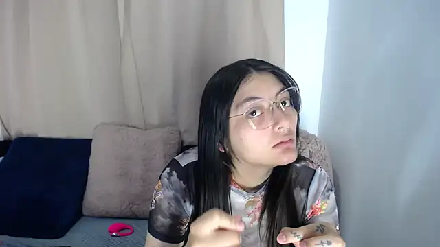 lessliee22  online show from March 18, 5:54 am