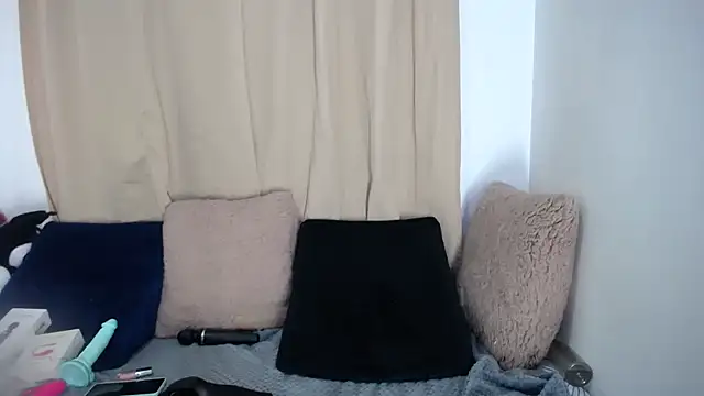 lessliee22  online show from April 13, 9:13 am