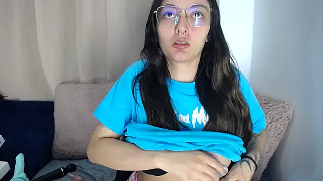 lessliee22  online show from March 29, 7:10 am