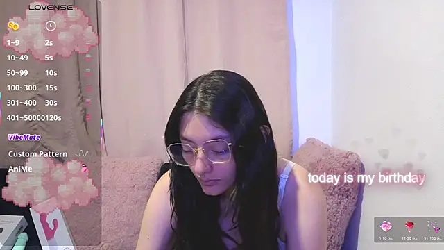 Snapshot of lessliee22_ chatting on May 13, 6:20 am lessliee22 online show from May 13, 6:20 am