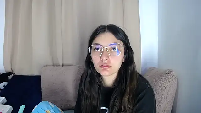 lessliee22  online show from April 4, 7:48 am