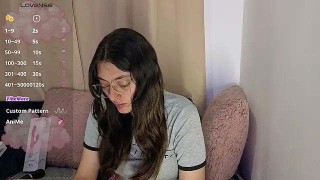 Snapshot of lessliee22_ chatting on May 2, 7:35 am lessliee22 online show from May 2, 7:35 am