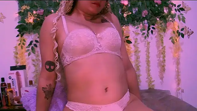 Crysrus online show from December 18, 1:11 am