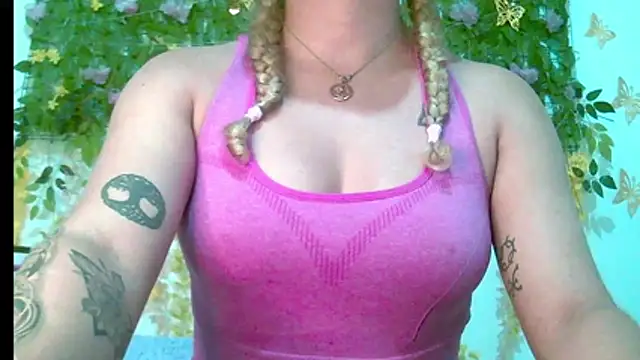 Snapshot of Crysrus chatting on July 2, 1:39 am Crysrus online show from July 2, 1:39 am