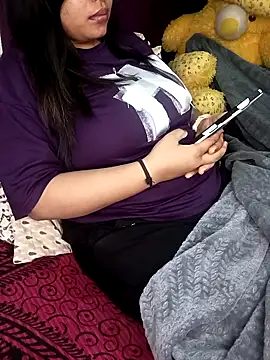Snapshot of HEENA_022 chatting on February 15, 4:01 pm HEENA 022 online show from February 15, 4:01 pm