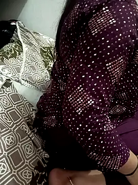 Snapshot of HEENA_022 chatting on March 1, 6:43 pm HEENA 022 online show from March 1, 6:43 pm