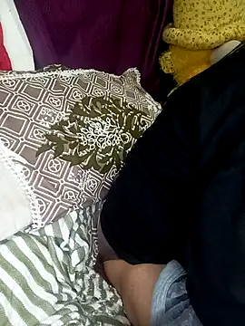 Snapshot of HEENA_022 chatting on February 21, 4:59 pm HEENA 022 online show from February 21, 4:59 pm