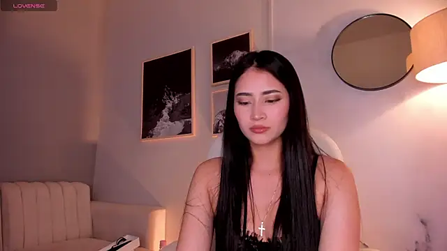 lara madisson online show from June 4, 5:01 am