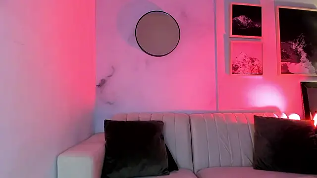 Snapshot of lara_madisson chatting on February 4, 5:02 am lara madisson online show from February 4, 5:02 am