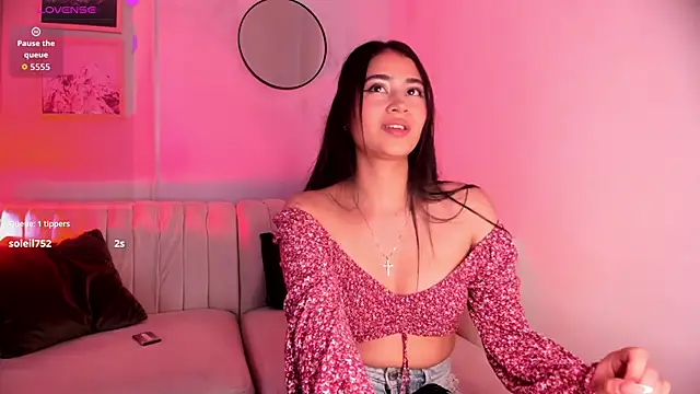 Snapshot of lara_madisson chatting on January 6, 5:33 am lara madisson online show from January 6, 5:33 am