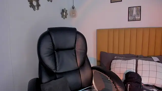 lara madisson online show from March 13, 11:43 pm