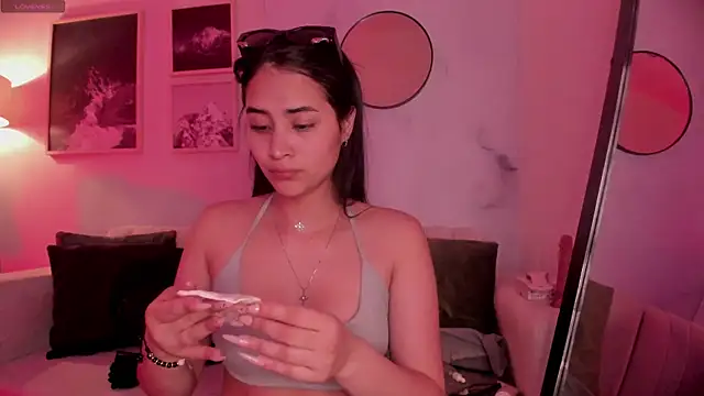 Snapshot of lara_madisson chatting on September 30, 5:24 am lara madisson online show from September 30, 5:24 am