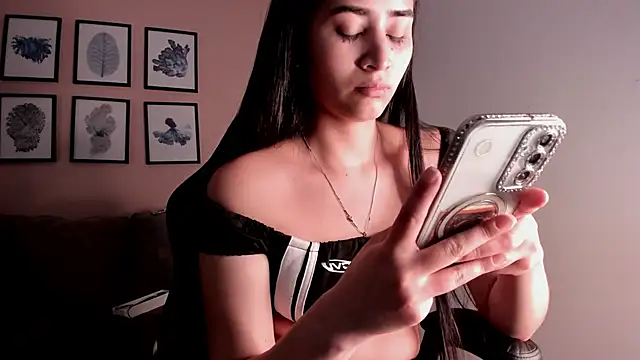 lara madisson online show from October 31, 8:05 pm