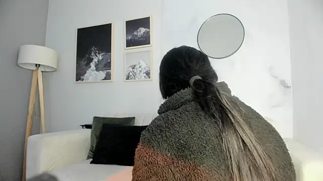 Snapshot of lara_madisson chatting on September 19, 5:33 am lara madisson online show from September 19, 5:33 am