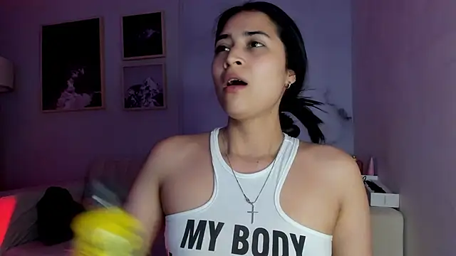 Snapshot of lara_madisson chatting on February 23, 5:52 am lara madisson online show from February 23, 5:52 am